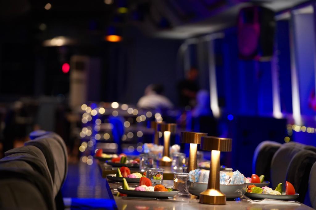 Bosphorus Package 21 : BOSPHORUS DINNER CRUISE & TURKISH NIGHT SHOW (STANDARD TABLE VIP LARGE MENU WITH DRINKS)