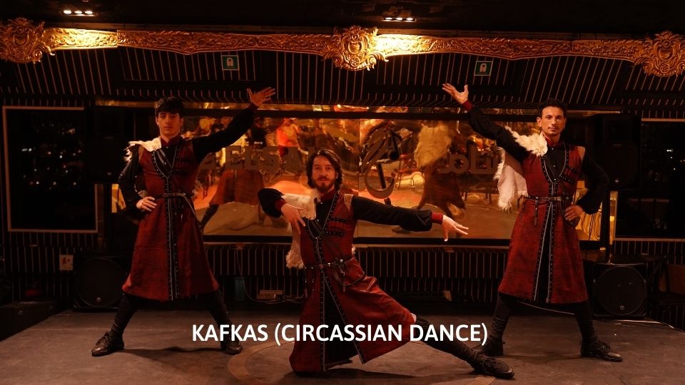 Bosphorus Package 23 : BOSPHORUS DINNER CRUISE & TURKISH NIGHT SHOW (CLOSE TO SHOW TABLE VIP LARGE MENU WITH DRINKS)