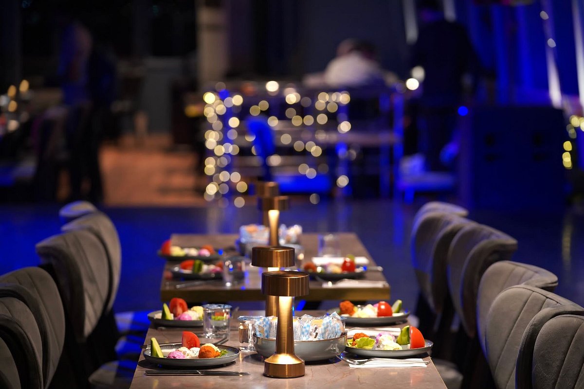 Bosphorus Package 19 : DINNER CRUISE WITH BIRTHDAY CAKE AND SONG - BEST TABLE