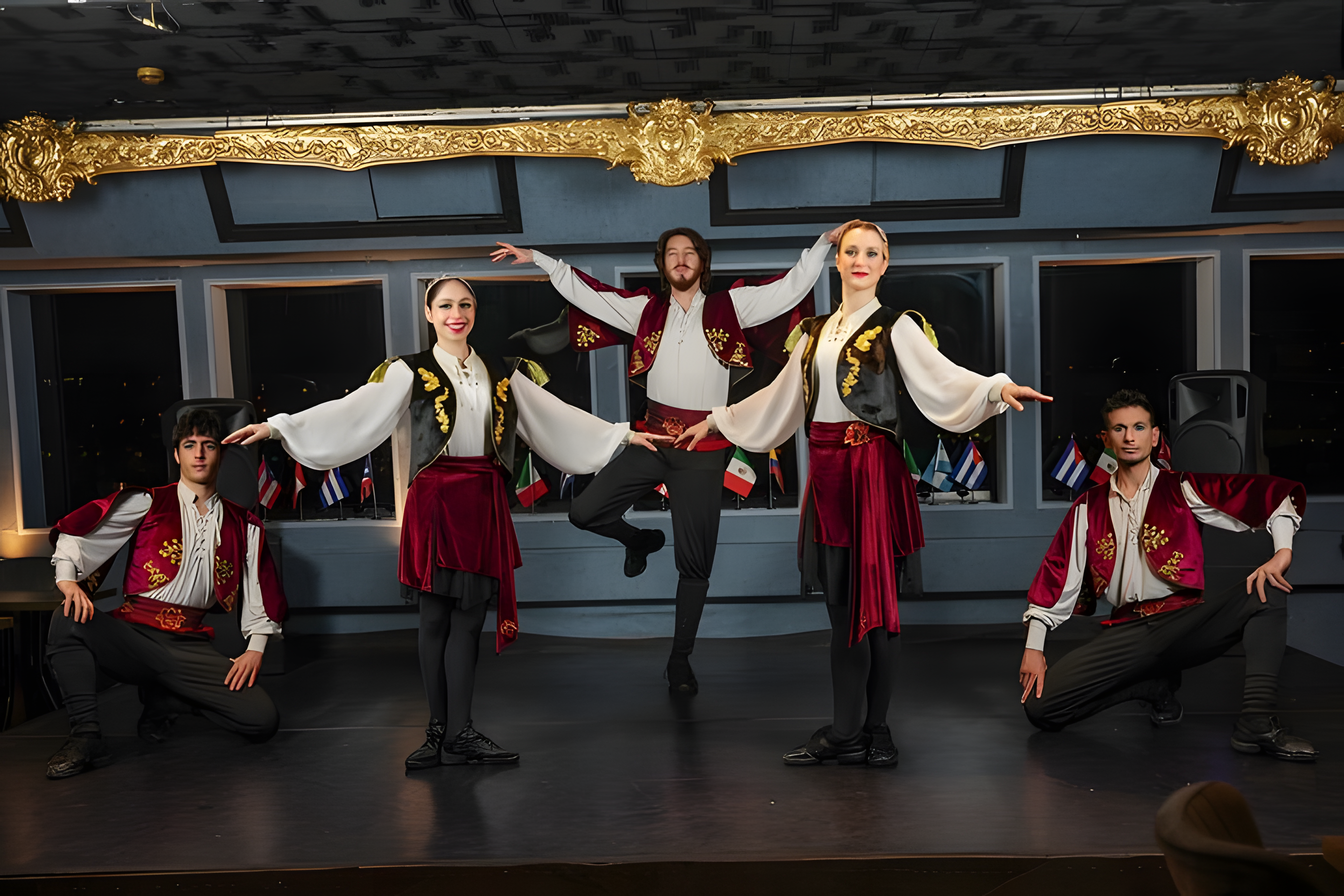 Bosphorus Package 20 : BOSPHORUS DINNER CRUISE & TURKISH NIGHT SHOW (PREMIUM VIP TABLE WITH VIP MENU)