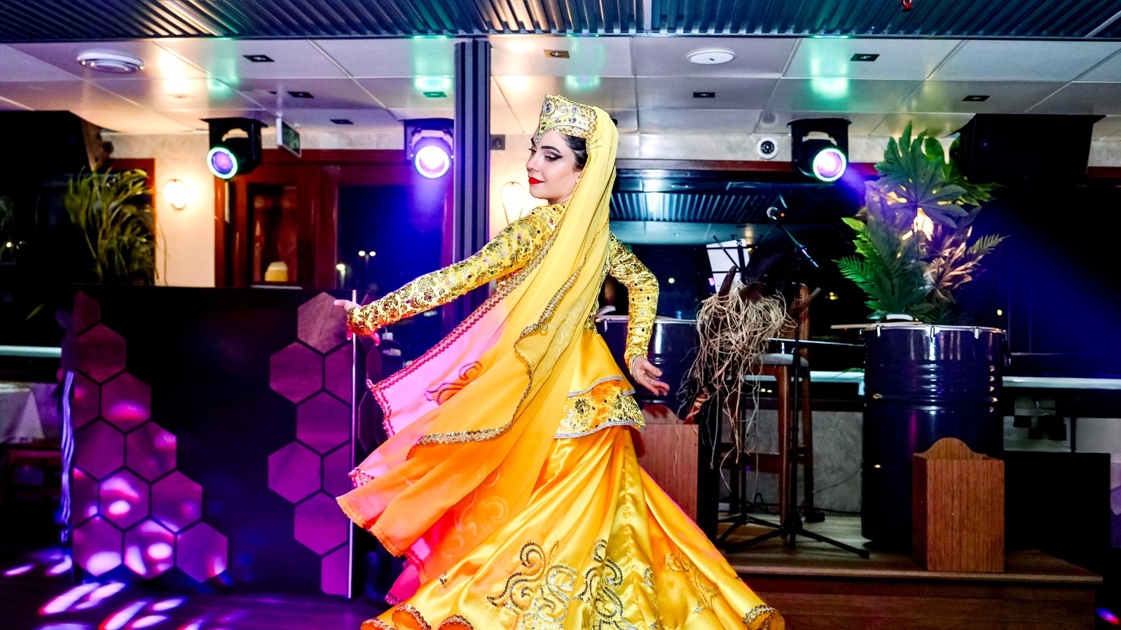 Sultania Vip Package 1 : Bosphorus V.I.P Dinner Cruise & Turkish Night Shows- Non Alcohol