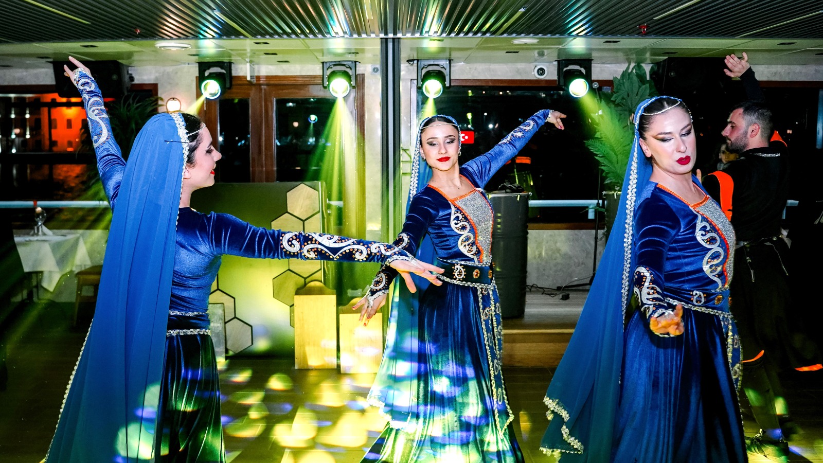 Sultania Vip Package 2 : Bosphorus V.I.P Dinner Cruise & Turkish Night Shows- With Alcohol