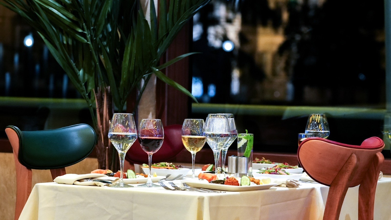 Sultania Vip Package 3 : Bosphorus V.I.P Dinner Cruise & Turkish Night Shows ( VİP 1 ST ROW Table) -Non Alcohol