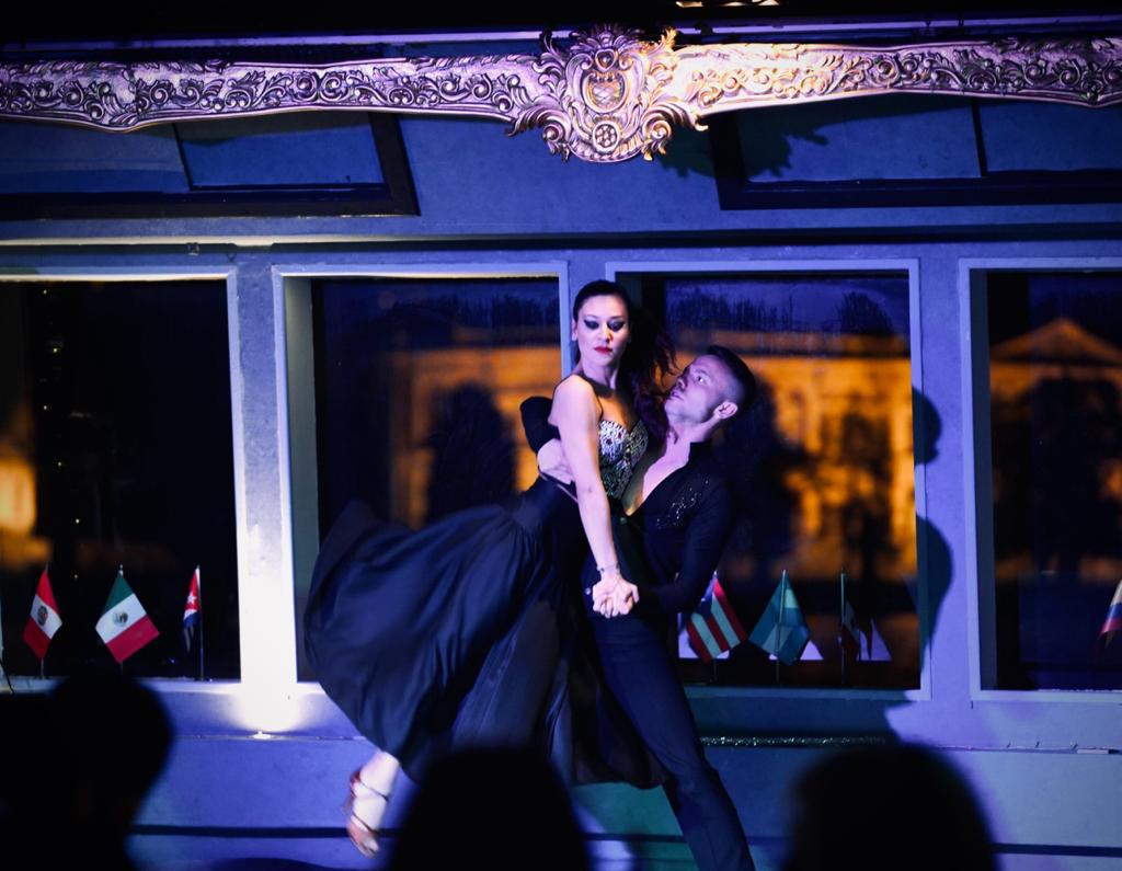 Bosphorus Package 9 : Bosphorus Dinner Cruise ( Unlimited Soft Drinks + Dinner + Hotel Transfer + Turkish Show )- Close to Show Table